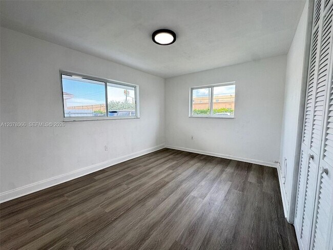 Building Photo - 9355 SW 39th St