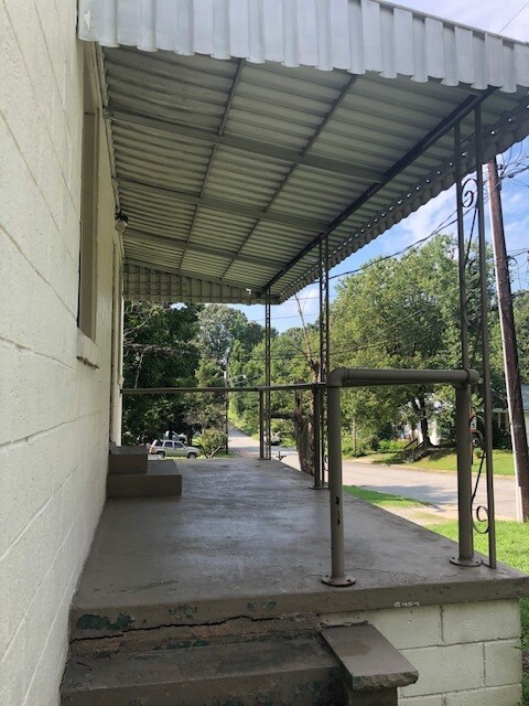 Building Photo - 1003 Silver Ave