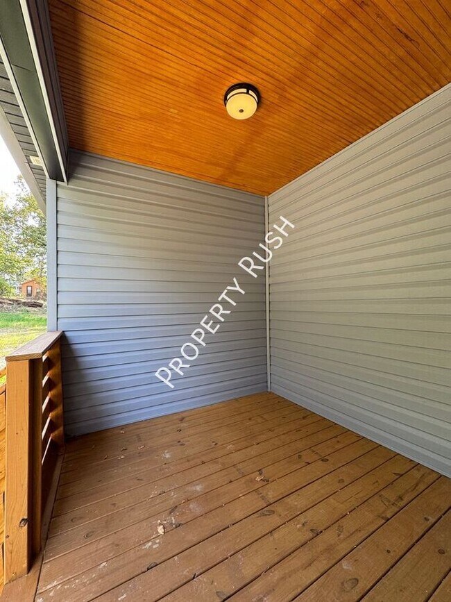 Building Photo - 1852 Wilberforce St