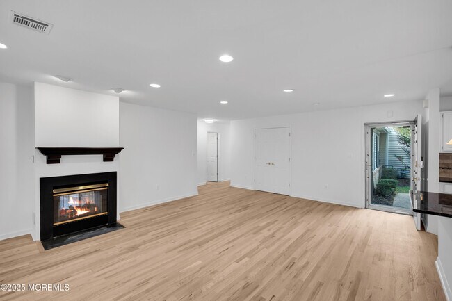 Building Photo - 9 Ambrose Ln