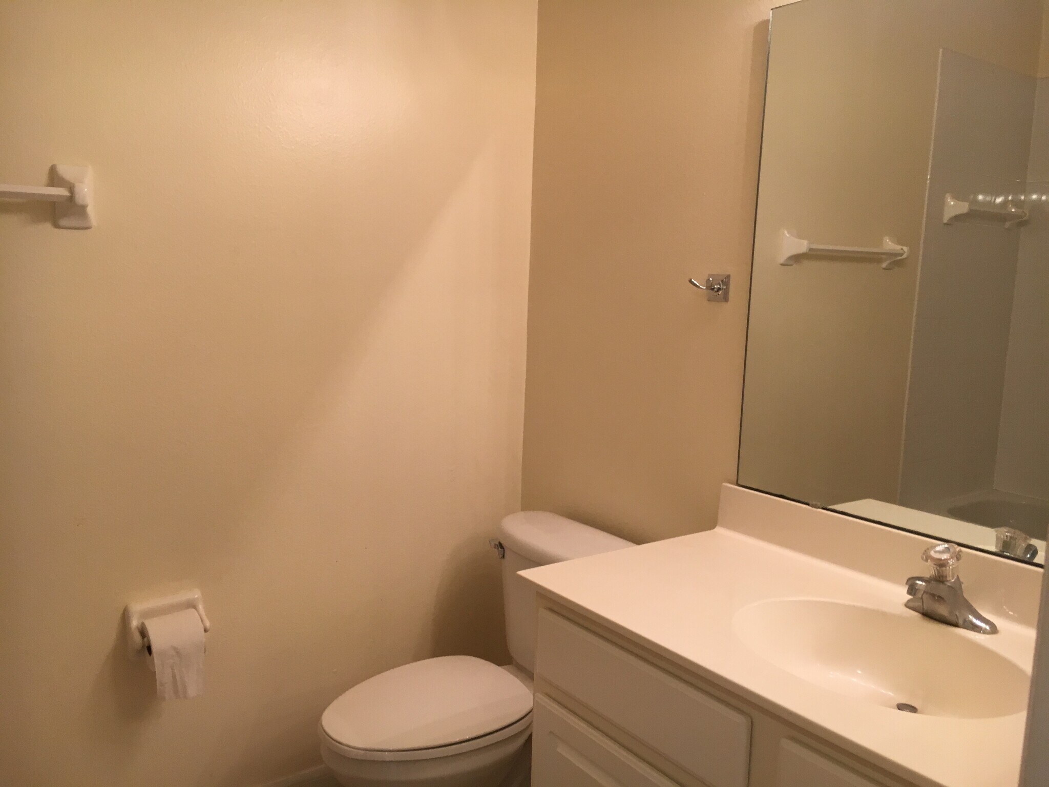 Building Photo - 9805 Portofino Dr