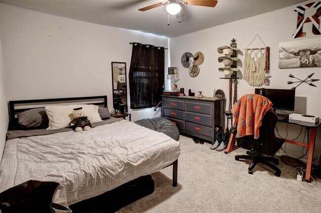 Building Photo - 205 Driftwood Ln