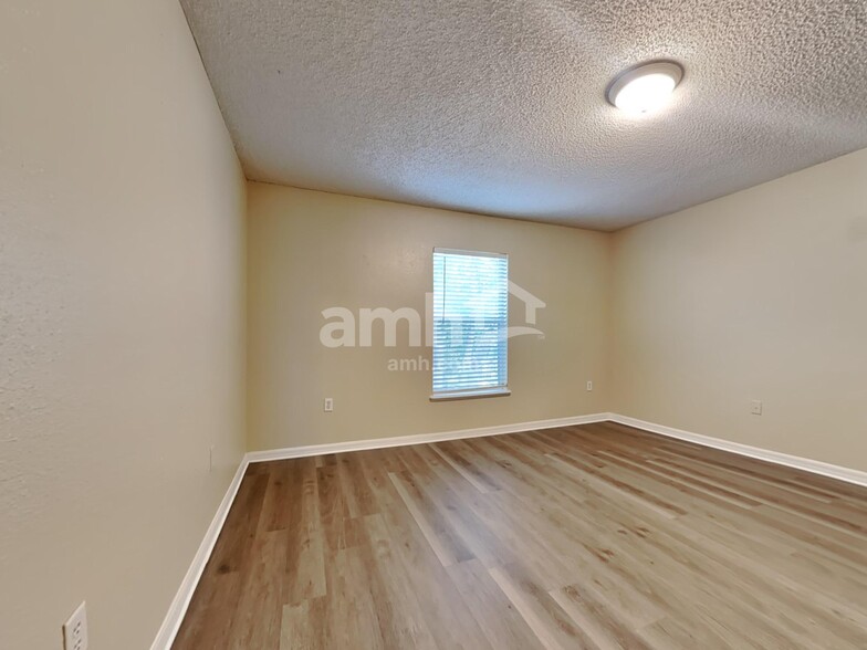 Building Photo - 2126 Wiley Oaks Ln