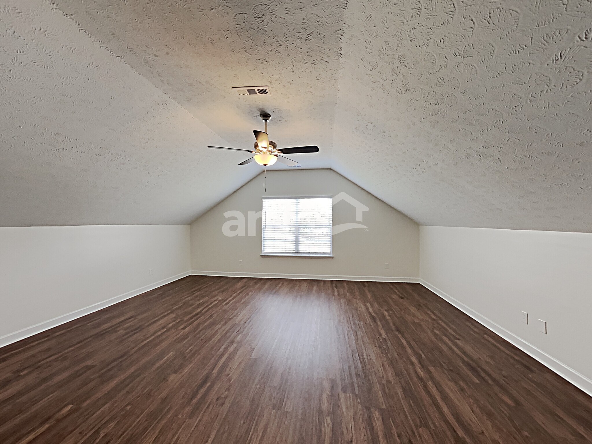 Building Photo - 6004 Crestview court