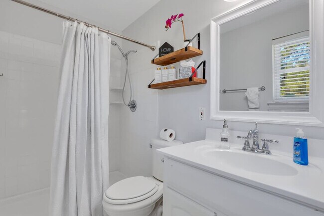 Building Photo - 402 Symons St