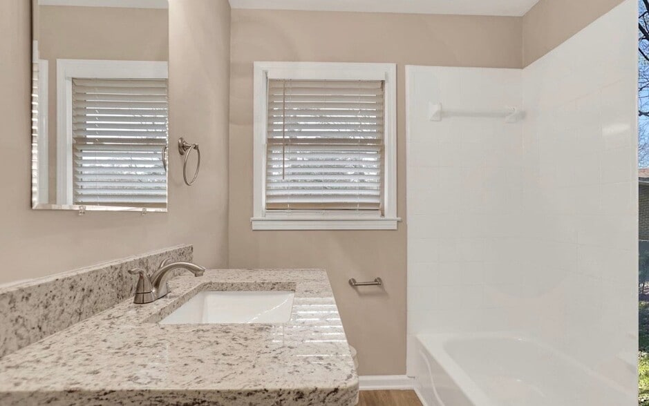 Building Photo - 4803 Glenwood Rd