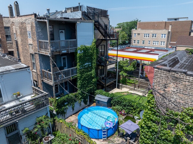 Building Photo - 949 N Damen Ave