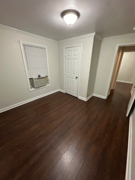 Building Photo - 209 G St
