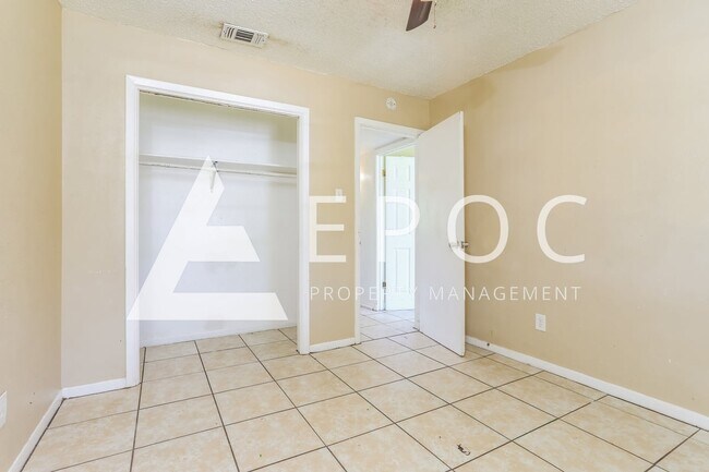 Building Photo - 904 Florence Rd