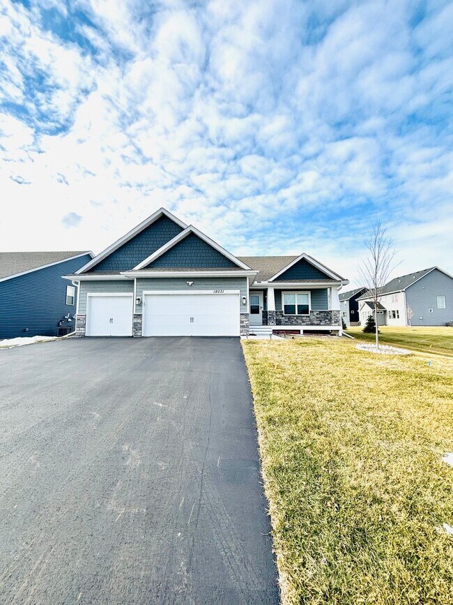Building Photo - Amazing updated 4 bed house in Lakeville!