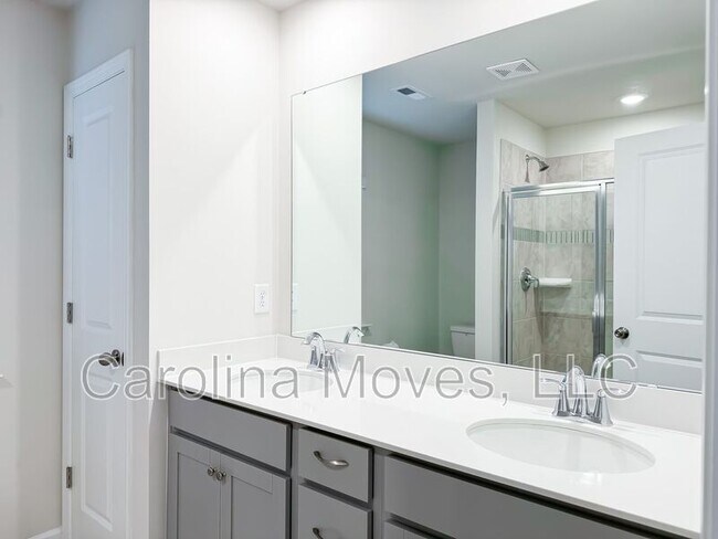 Building Photo - 19 Fennec Dr