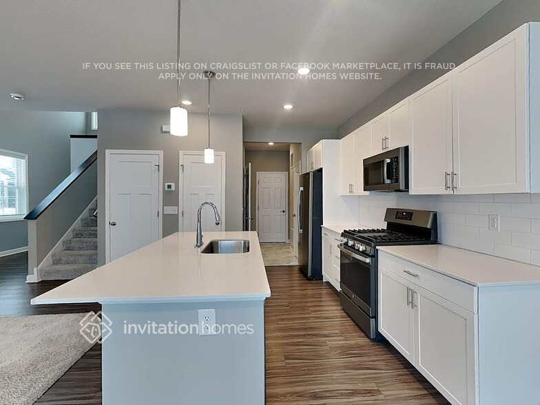 Building Photo - 16700 Dunkirk Cir N