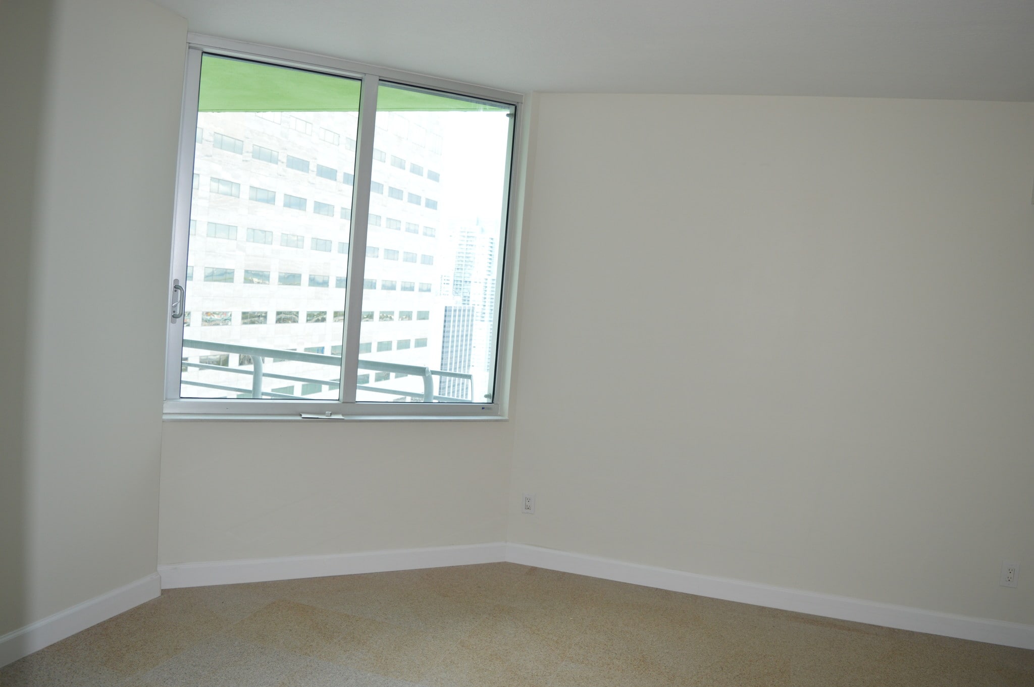 ONE BED ROOM - 325 S Biscayne Blvd