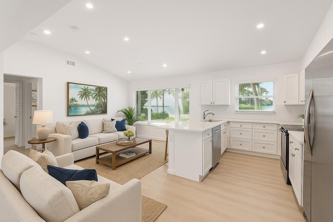 Building Photo - 121 S Lake Dr