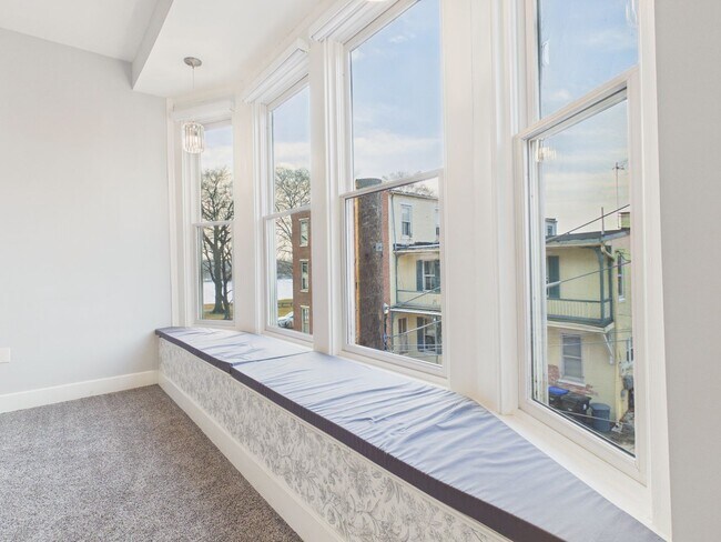 Building Photo - 1017 N Front St