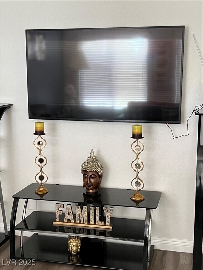 Building Photo - 3835 Chutney St