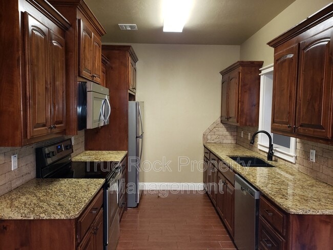 Building Photo - 1409 N Monte Vista St