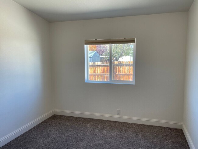 Building Photo - Beautifully updated Mobile Home in Carson ...