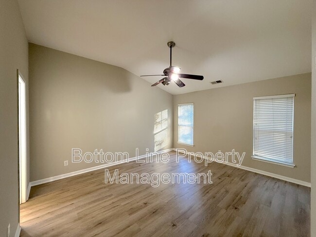 Building Photo - 10965 Princeton Village Dr