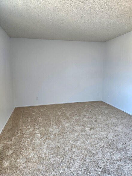 Building Photo - 8726 Independence Ave