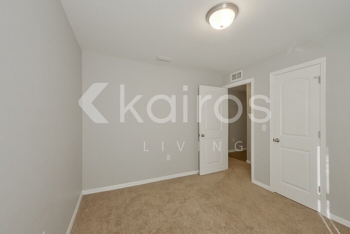 Building Photo - 54 Beth Ave S