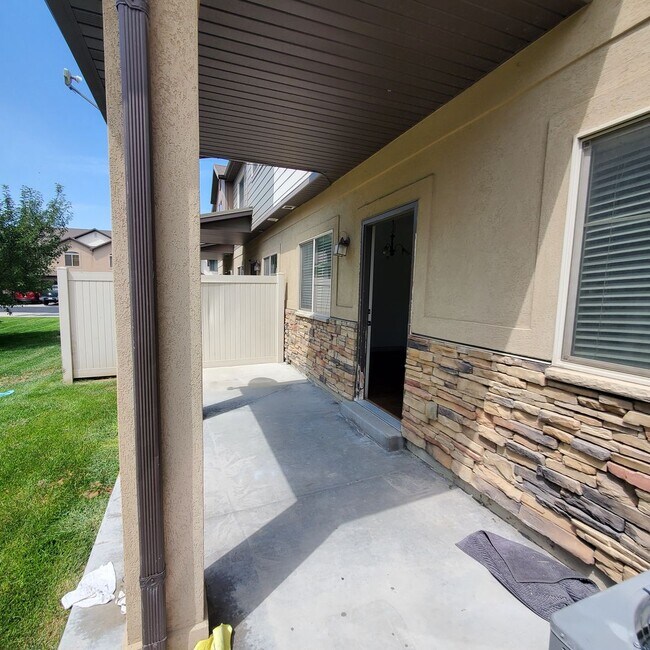 Building Photo - 1785 W 815 S