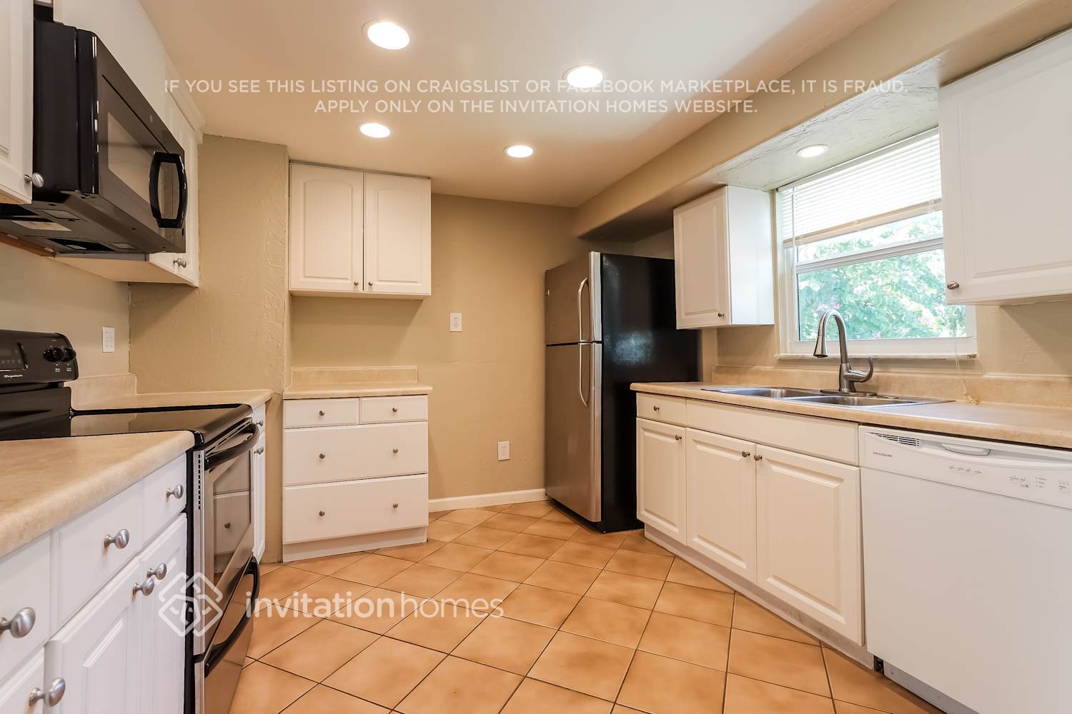 Building Photo - 4947 Live Oak Dr