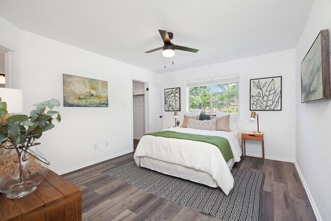 Building Photo - 2203 Lexfield Ln