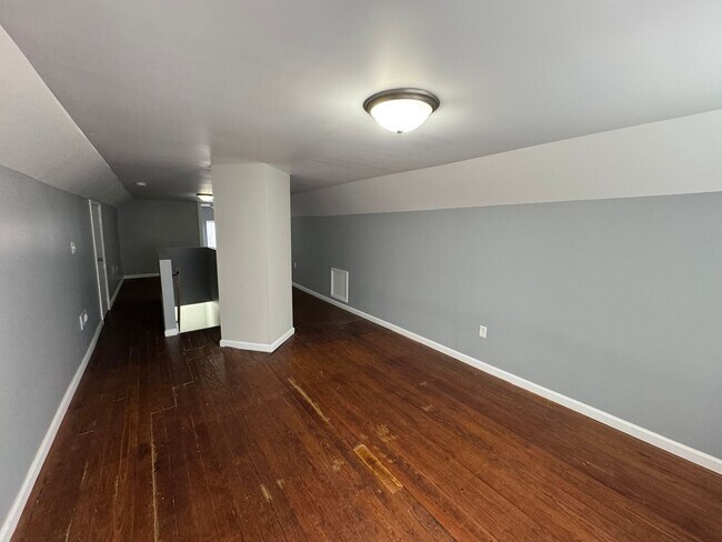 Building Photo - 1129-1131 S Sheffield Avenue