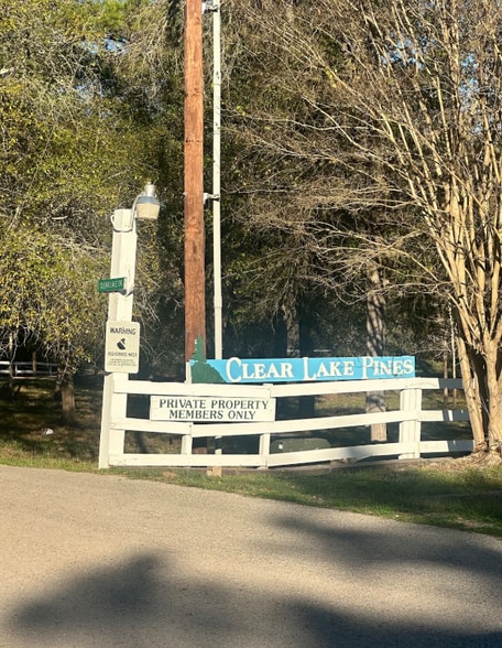 Building Photo - 1135 Red Fox Rd