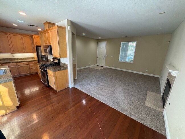 Building Photo - Beautiful 3 bed 2 Bath Home in Mountain House