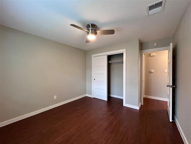 Building Photo - 1900 Gracy Farms Ln