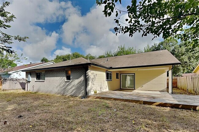 Building Photo - 10103 Golden Meadow Dr