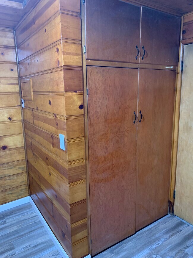 Bedroom Closet - 793 Edgemoor Rd