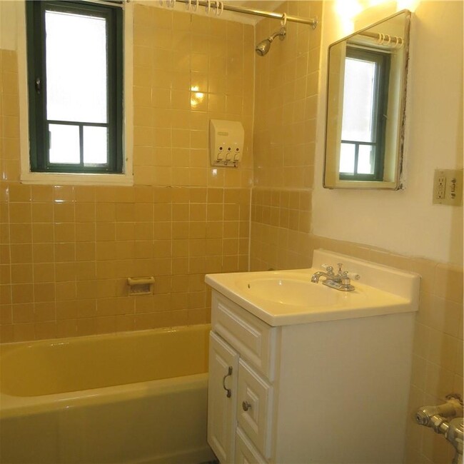 Building Photo - 1651 Metropolitan Ave