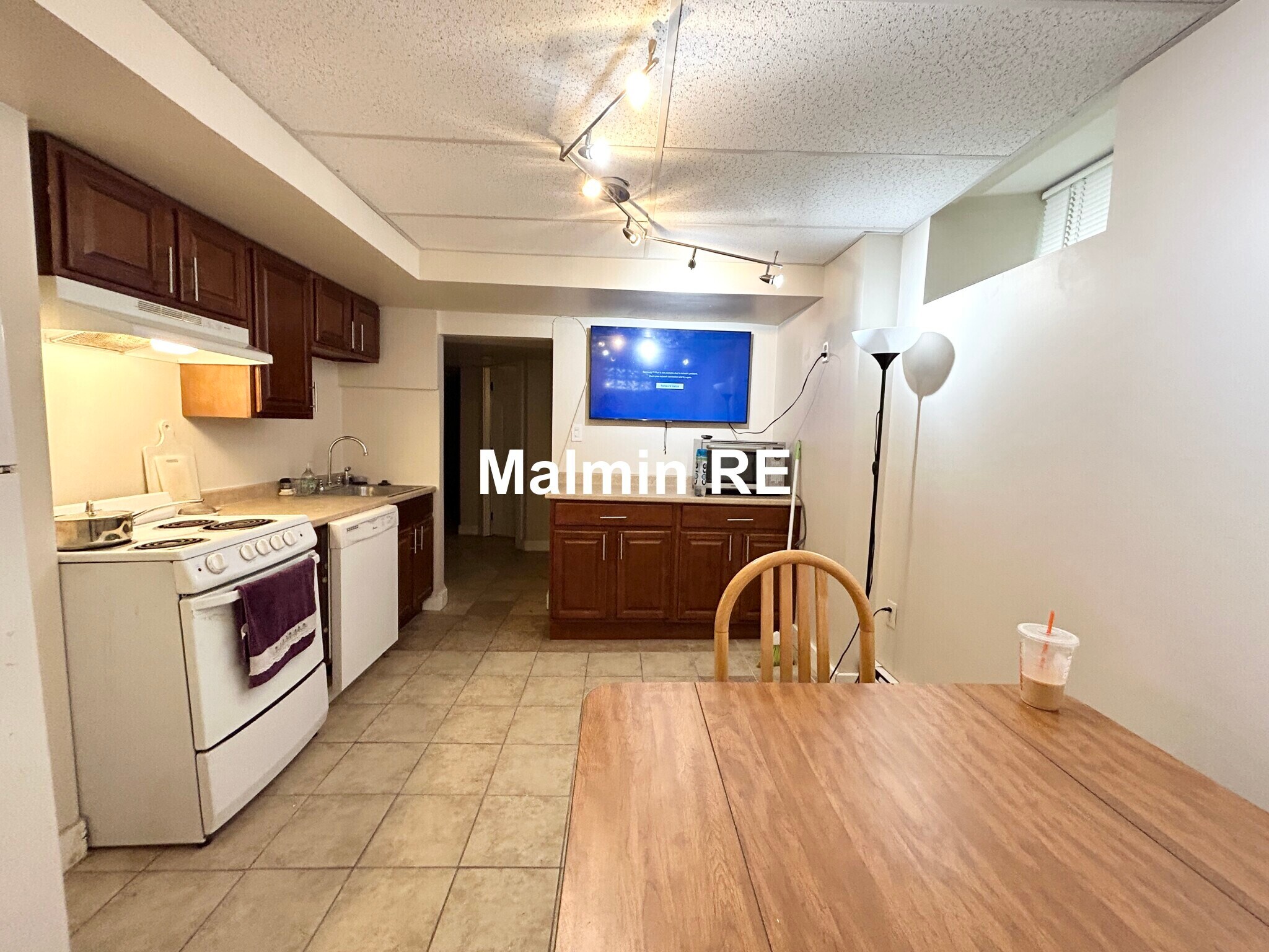 Building Photo - 75 Hillside St