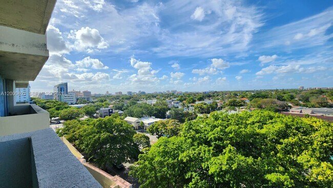 Building Photo - 3000 Coral Wy