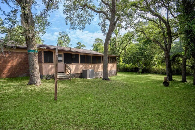 Building Photo - 253 Cowry Rd
