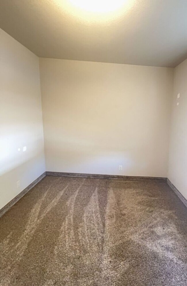Building Photo - 311 N Highland Dr