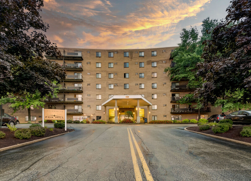 Building Photo - The Flats At Fox Hill