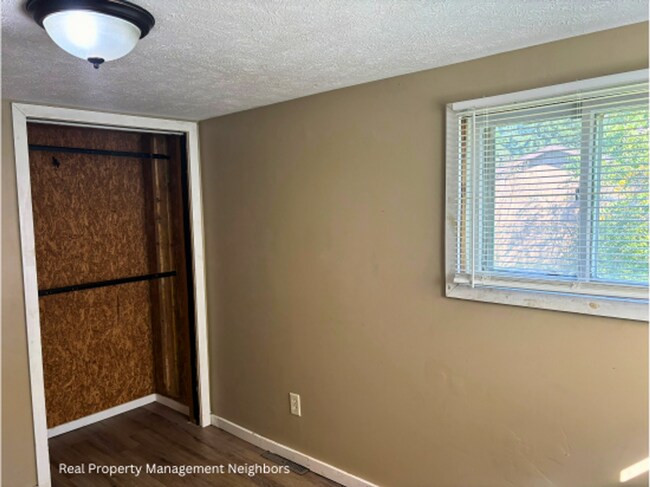 Building Photo - Large and Sunny 3 Bed 1 Bath Home Available for Rent in Edmore