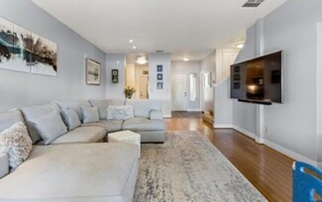 Building Photo - Gorgeous Two-Bedroom Condo with Golf Course Views in San Ramon!