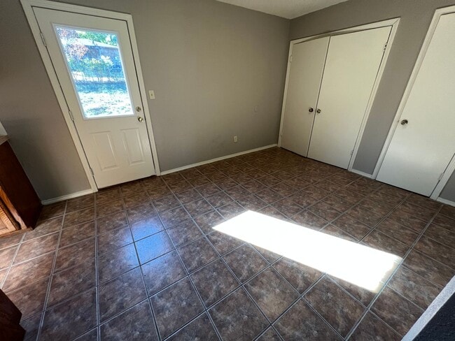 Building Photo - 3 Bed 1.5 Bath Total Electric House, With 1 Car Garage. Yard Care Included.