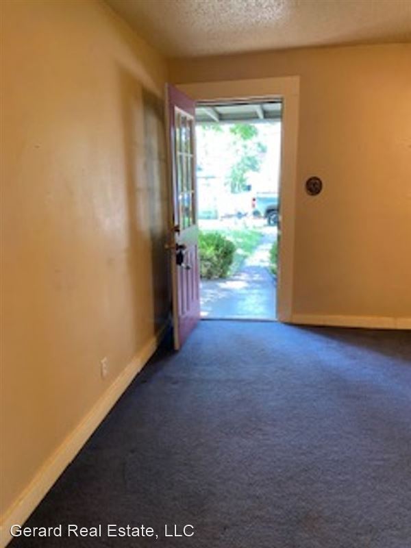 Building Photo - 342 College Dr