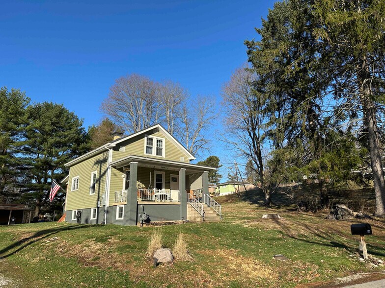 Building Photo - 35 Lyle Rd