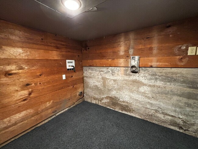 Building Photo - 157 Holloway Heights