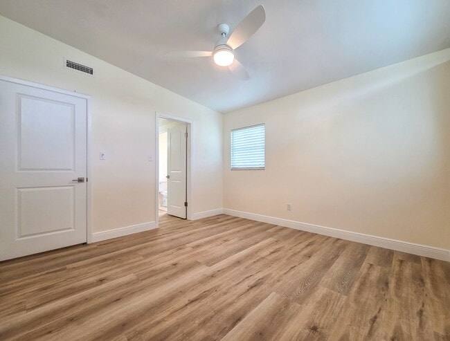 Building Photo - Beautifully Renovated 3/2 in Madison Park