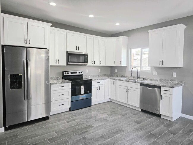 Primary Photo - 602 W 12th St