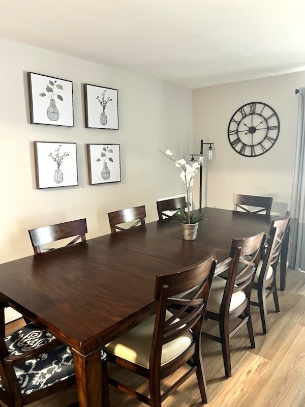 Building Photo - 10353 Dearlove Rd