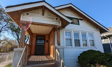 Building Photo - Charming 3-Bedroom Home with Driveway & Ba...